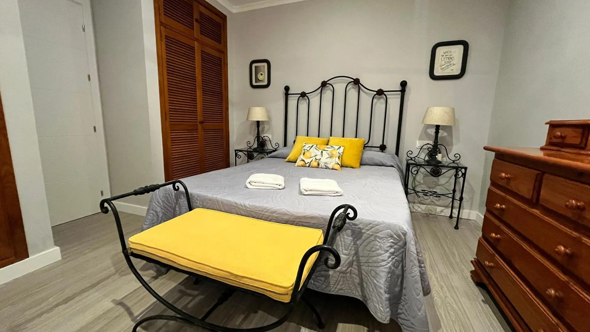 Lemon Tree Corazon De Cadiz Grupo Ac Gestion Apartment Spain
